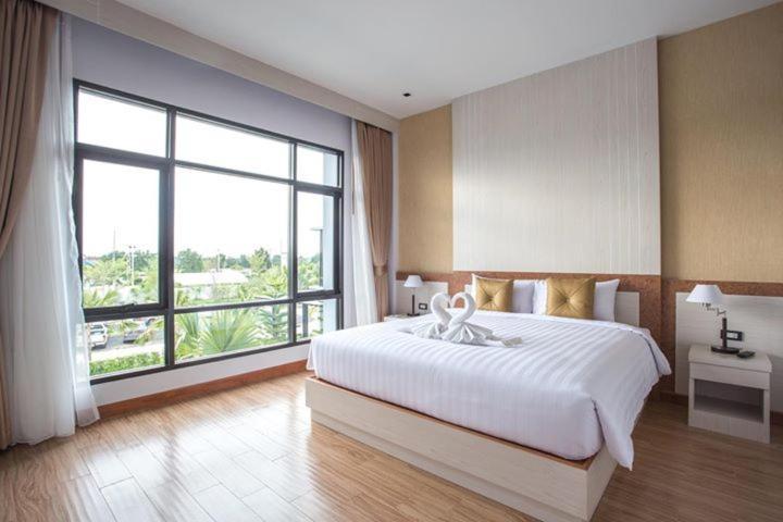 Eireann Boutique Hotel Prakhon Chai Extérieur photo